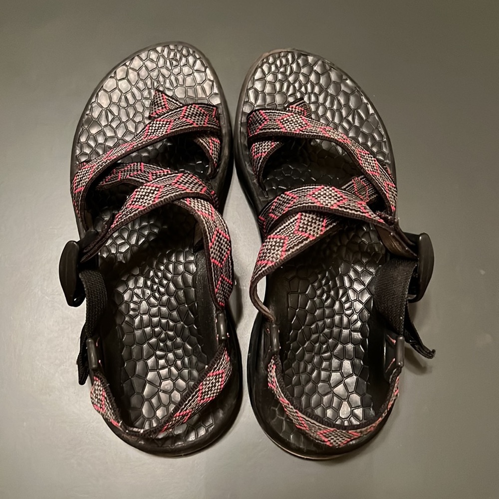 Chaco Women’s Sandal size 7 - Black red and grey threading